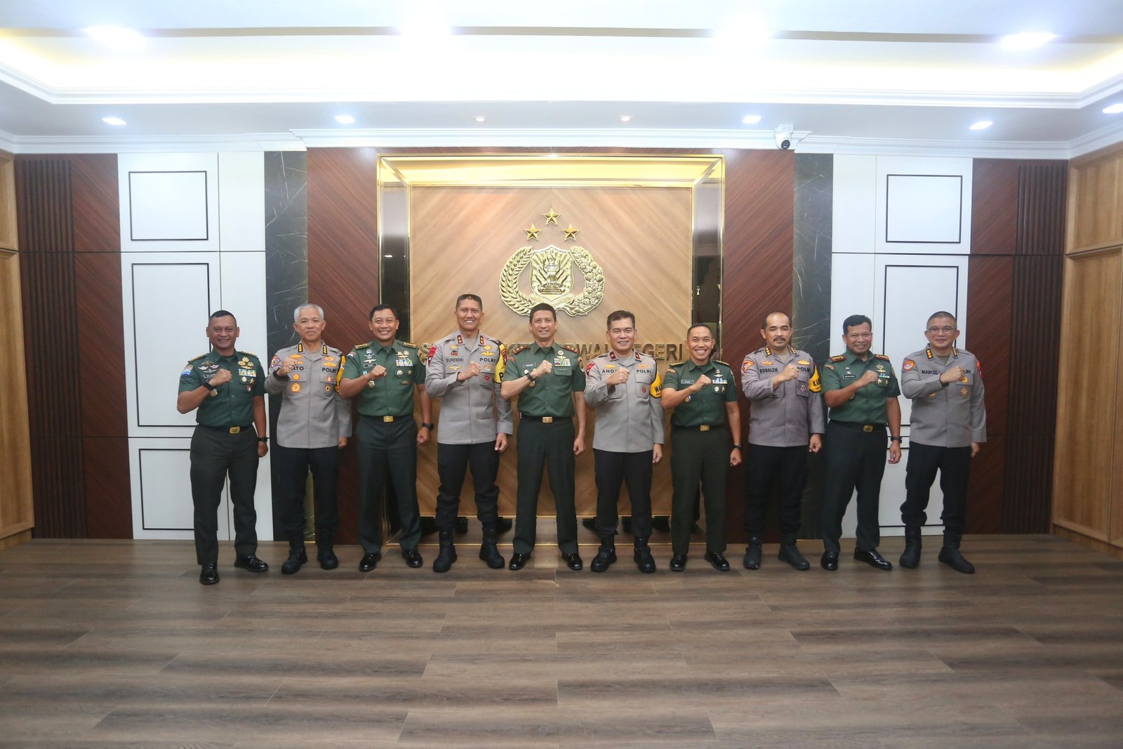 Perkuat Sinergitas TNI–Polri, Pangdam XXV/Sultan Mahmud Riayat Syah Silaturahmi dengan Kapolda Kepri Perkuat Sinergitas TNI–Polri, Pangdam XXV/Sultan Mahmud Riayat Syah Silaturahmi dengan Kapolda Kepri