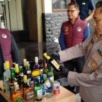 Polres Kuningan Sita 1.708 Botol Miras dan Puluhan Gram Sabu, Tegaskan Ormas Dilarang Swepping