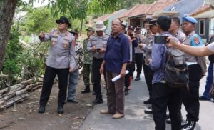 Polres Kuningan Bergerak Cepat Bantu Warga Terdampak Puting Beliung di Desa Mekarsari