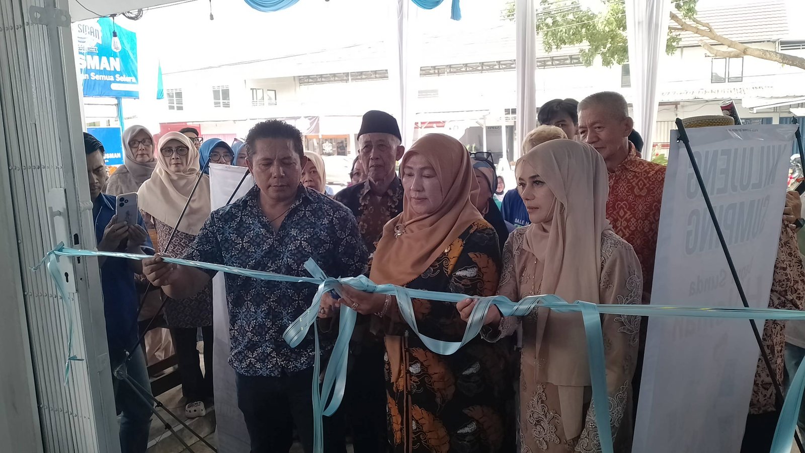 Wabup Kuningan Resmikan Dapur Sunda H. Usman, Dorong Pertumbuhan Ekonomi dan Sektor Kuliner Wabup Kuningan Resmikan Dapur Sunda H. Usman, Dorong Pertumbuhan Ekonomi dan Sektor Kuliner