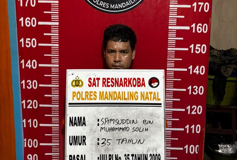 POLRES MADINA GEREBEK GUBUK DI HUTABARGOT, PRIA 35 TAHUN DIAMANKAN BERSAMA 1,38 GRAM SABU POLRES MADINA GEREBEK GUBUK DI HUTABARGOT, PRIA 35 TAHUN DIAMANKAN BERSAMA 1,38 GRAM SABU