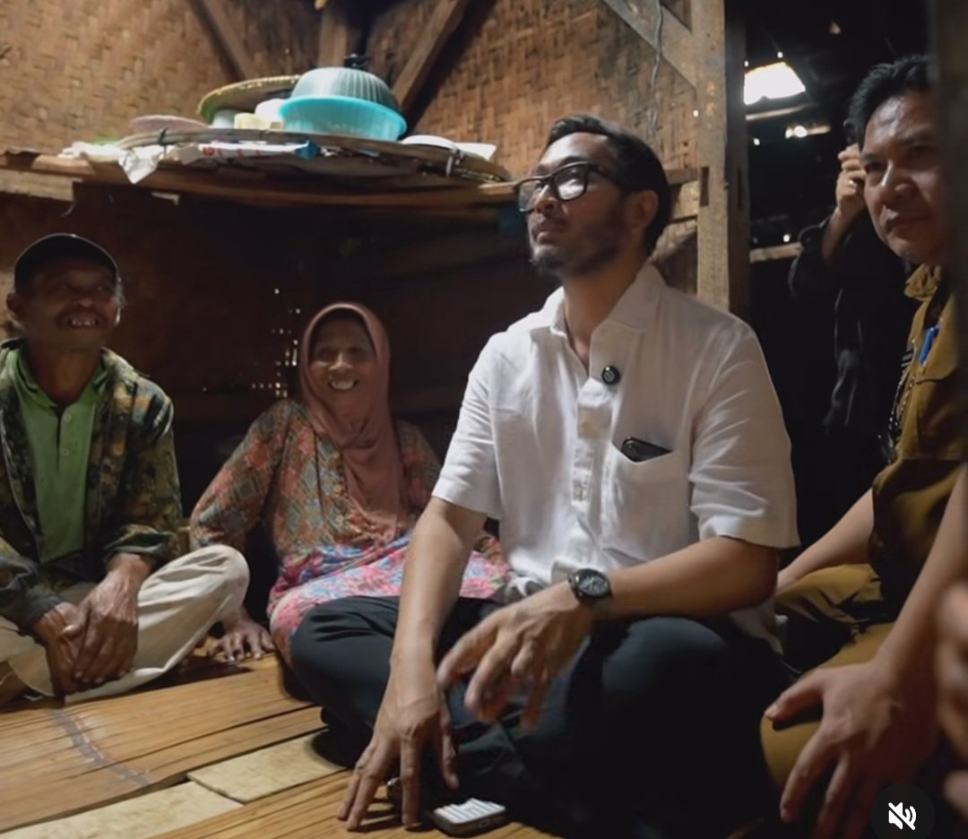 Bupati Bandung Barat Temui Keluarga Terpencil di Solok Pandan, Tawari Relokasi Sementara Bupati Bandung Barat Temui Keluarga Terpencil di Solok Pandan, Tawari Relokasi Sementara