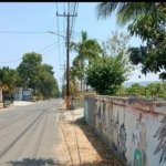 Sejak Senin Belum Diperbaiki, Kabel Menjuntai di Jalan S. Parman Pacitan Resahkan Warga