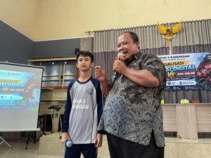 Diskominfo Kuningan Edukasi Siswa MTsN 5 Darma: Kenali Bahaya Judol, Pinjol, hingga Cyberbullying