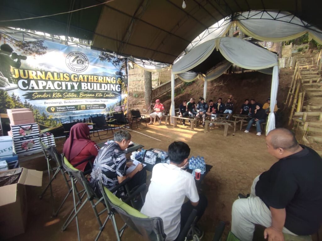 Sinergi Pemerintah dan Pers, Diskominfo Kuningan Bekali Jurnalis Lewat Capacity Building di Talaga Surian Sinergi Pemerintah dan Pers, Diskominfo Kuningan Bekali Jurnalis Lewat Capacity Building di Talaga Surian