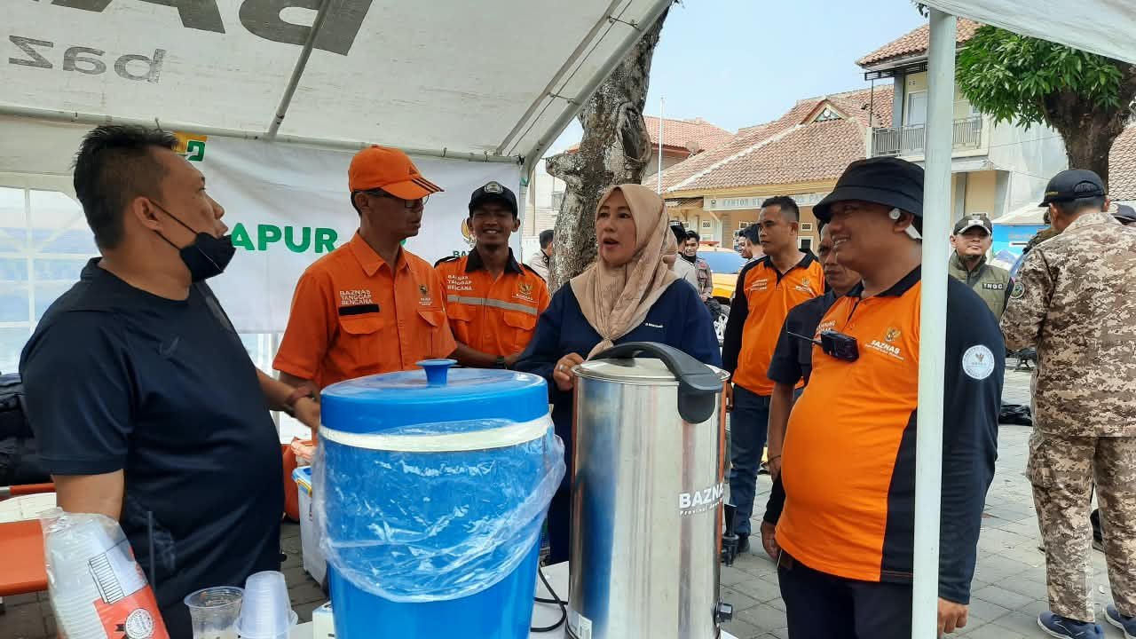 Baznas Dirikan Posko Dapur Air Bantu Penanganan Karhutla di Gunung Ciremai